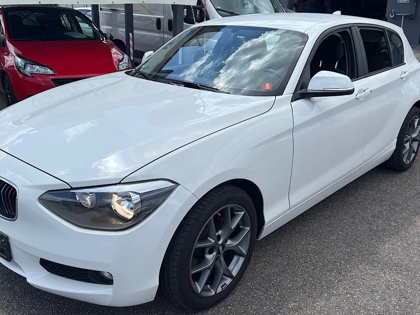 BMW 114 114 i - 59000km original - Navi - Tüv neu Weiß - 2