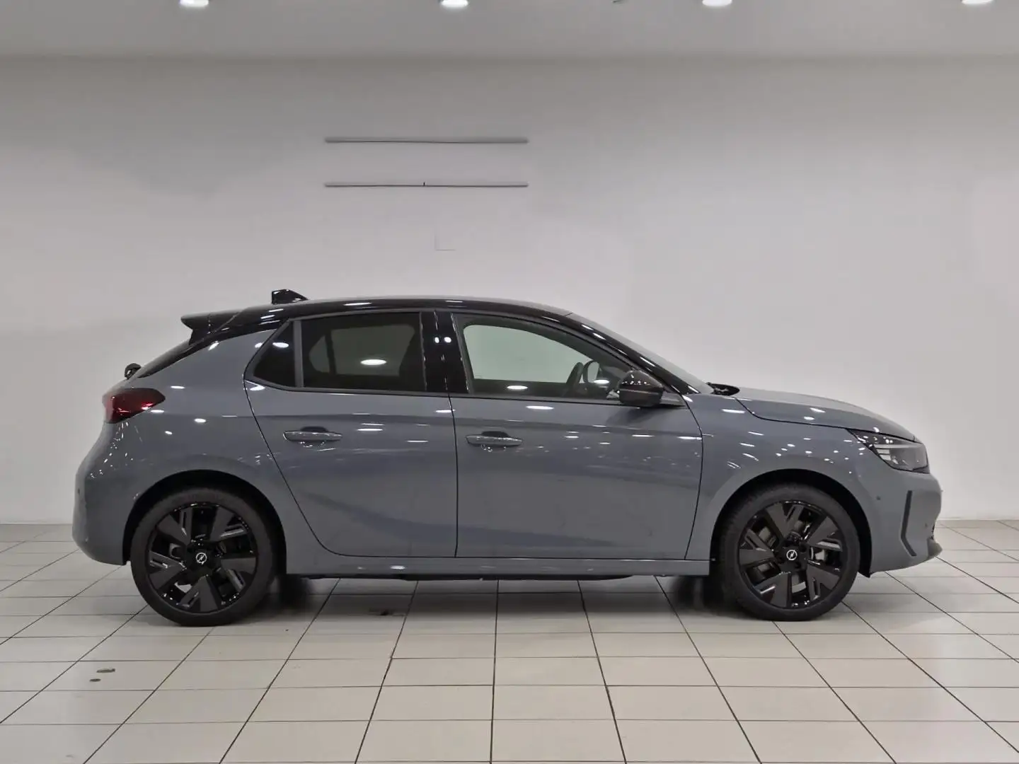 Opel Corsa 51kWh GS Long Range Gris - 2