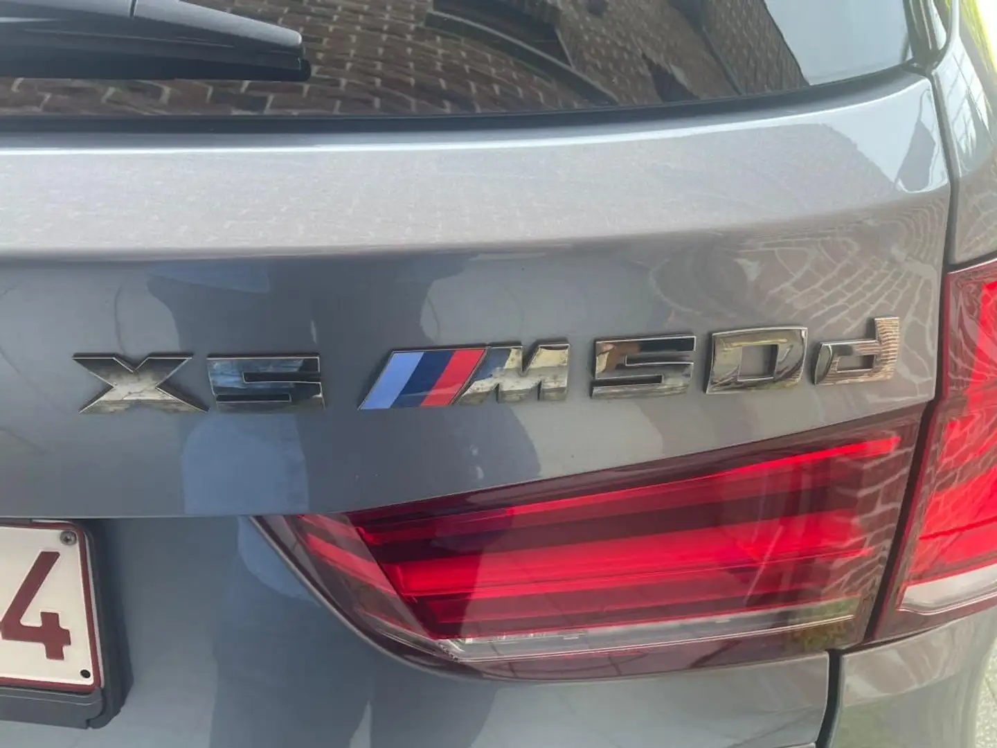 BMW X5 M M50d Sport-Aut. Šedá - 2