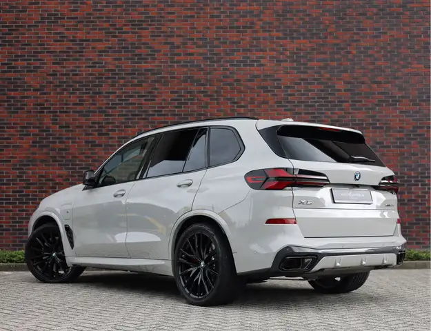 BMW X5 view 2