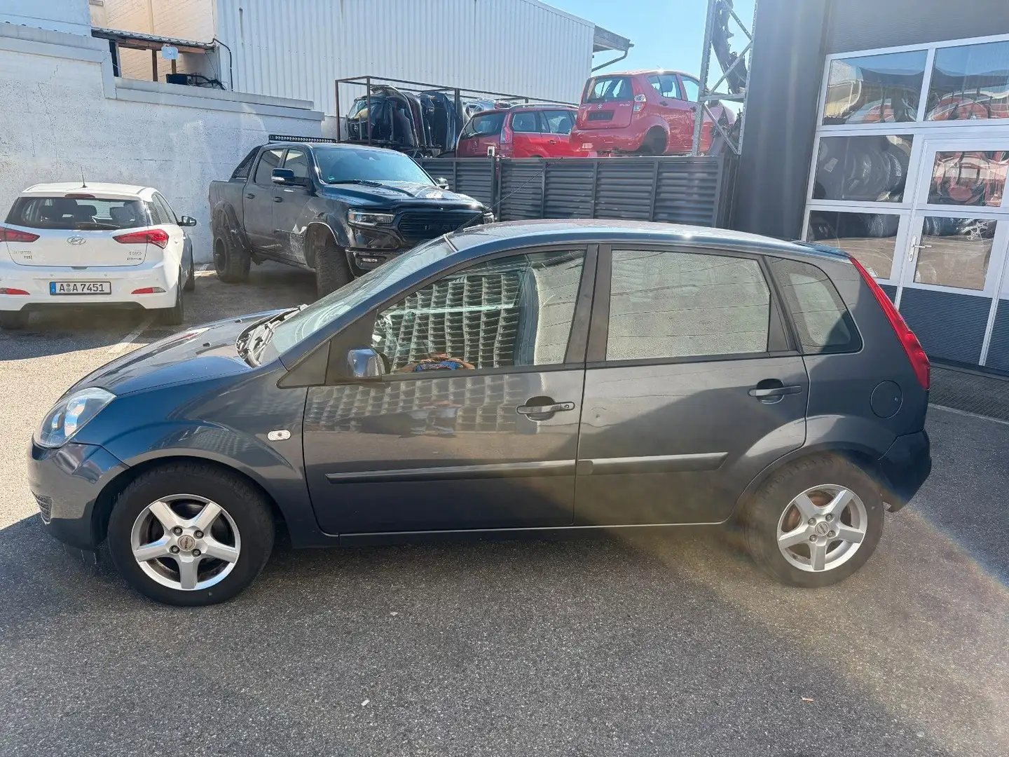 Ford Fiesta Style Grau - 2