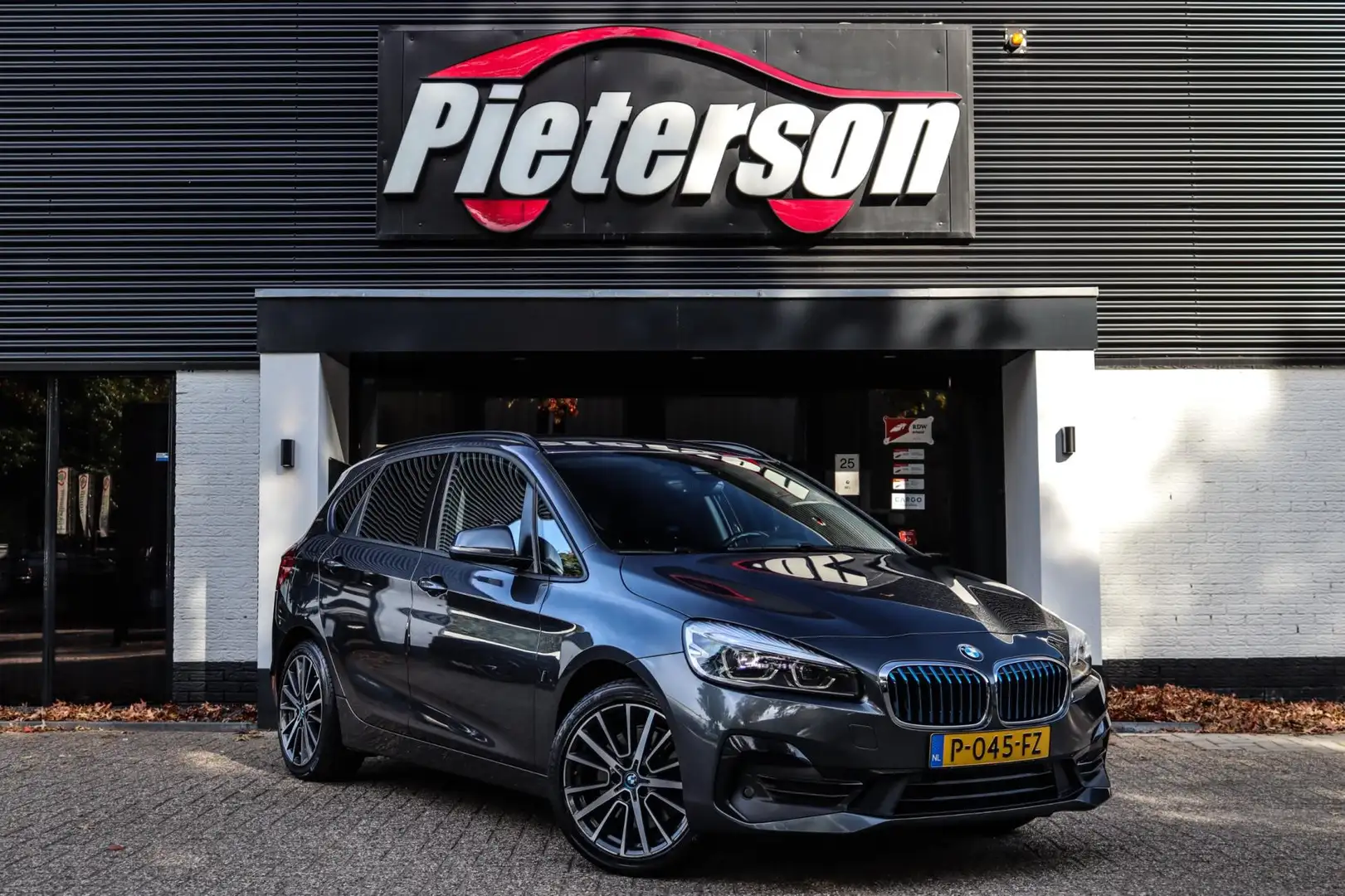 BMW 225 2-serie Active Tourer 225xe iPerformance High Exec Grijs - 1