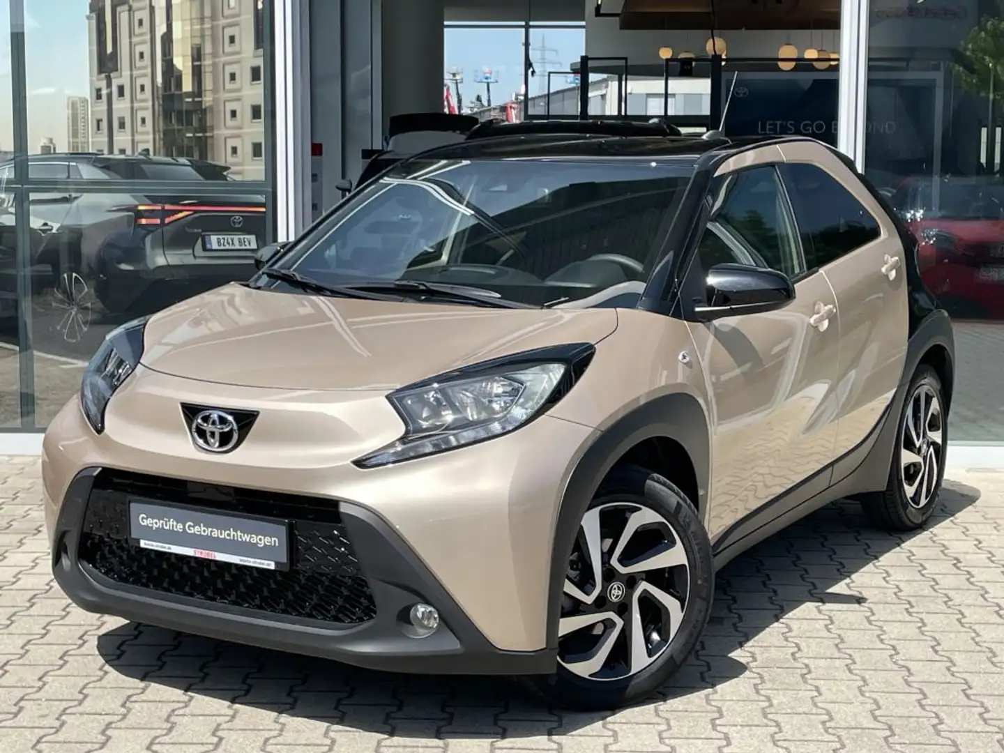 Toyota Aygo X Pulse Beige - 2