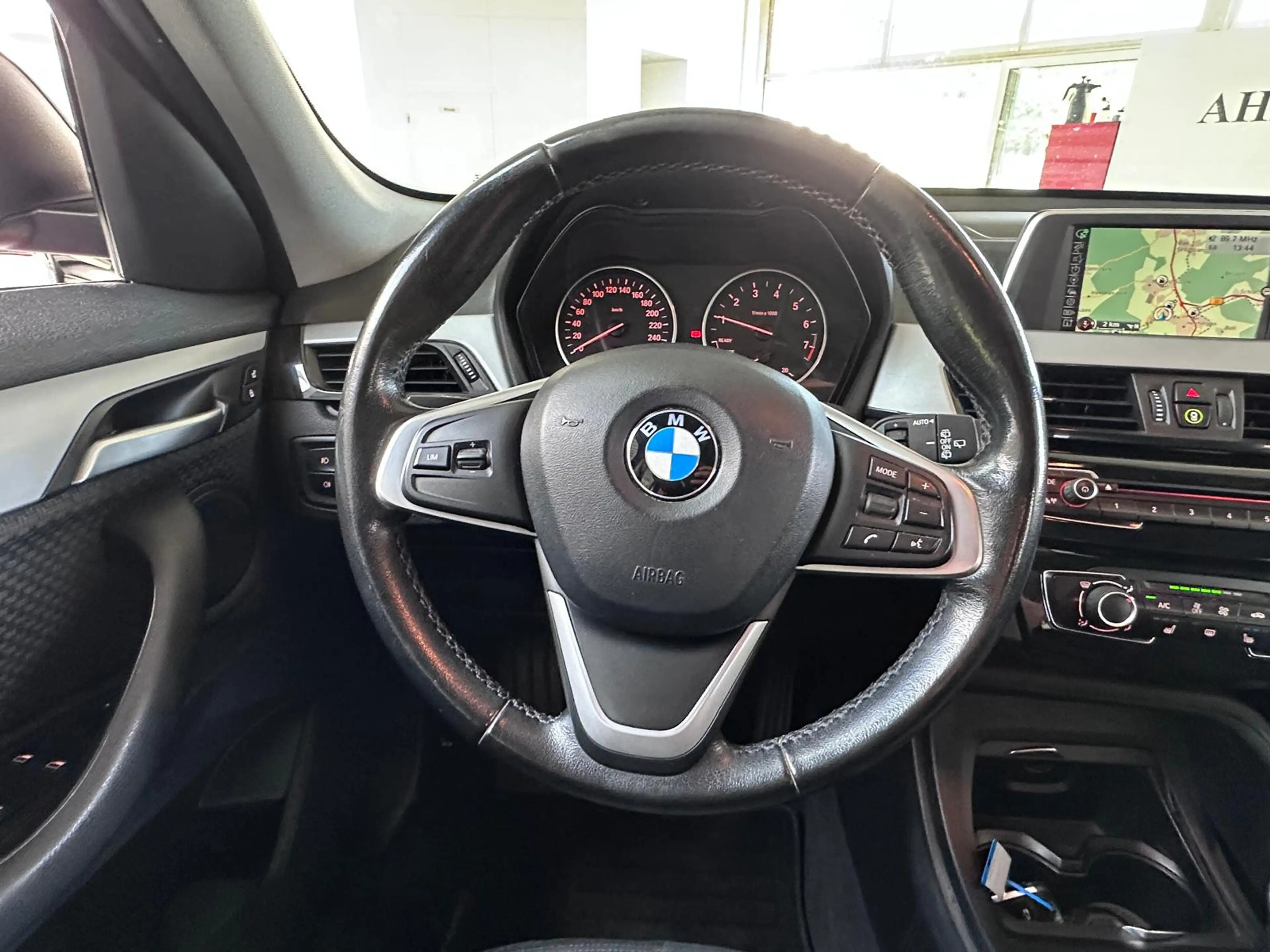 BMW X1 sDrive 18 i NAVI LED PDC — photo 11