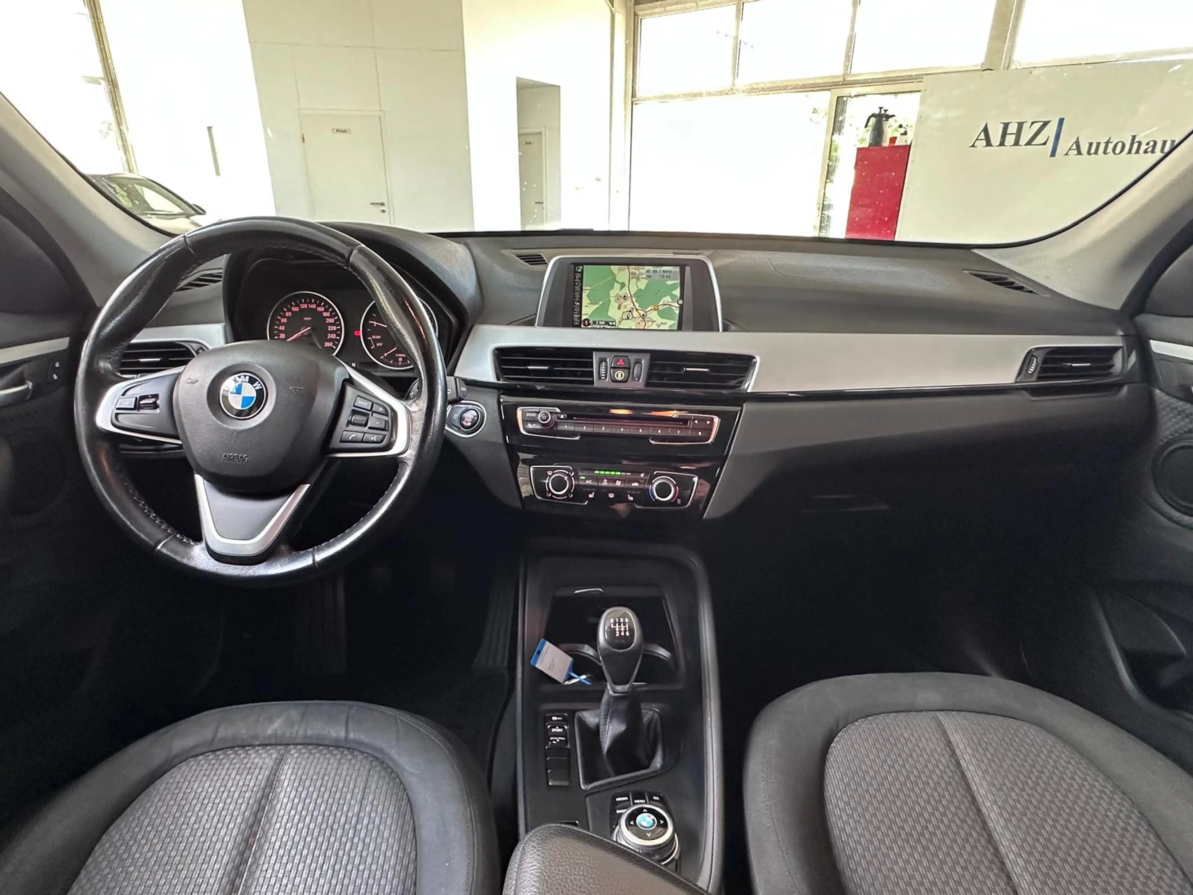 BMW X1 sDrive 18 i NAVI LED PDC — photo 9