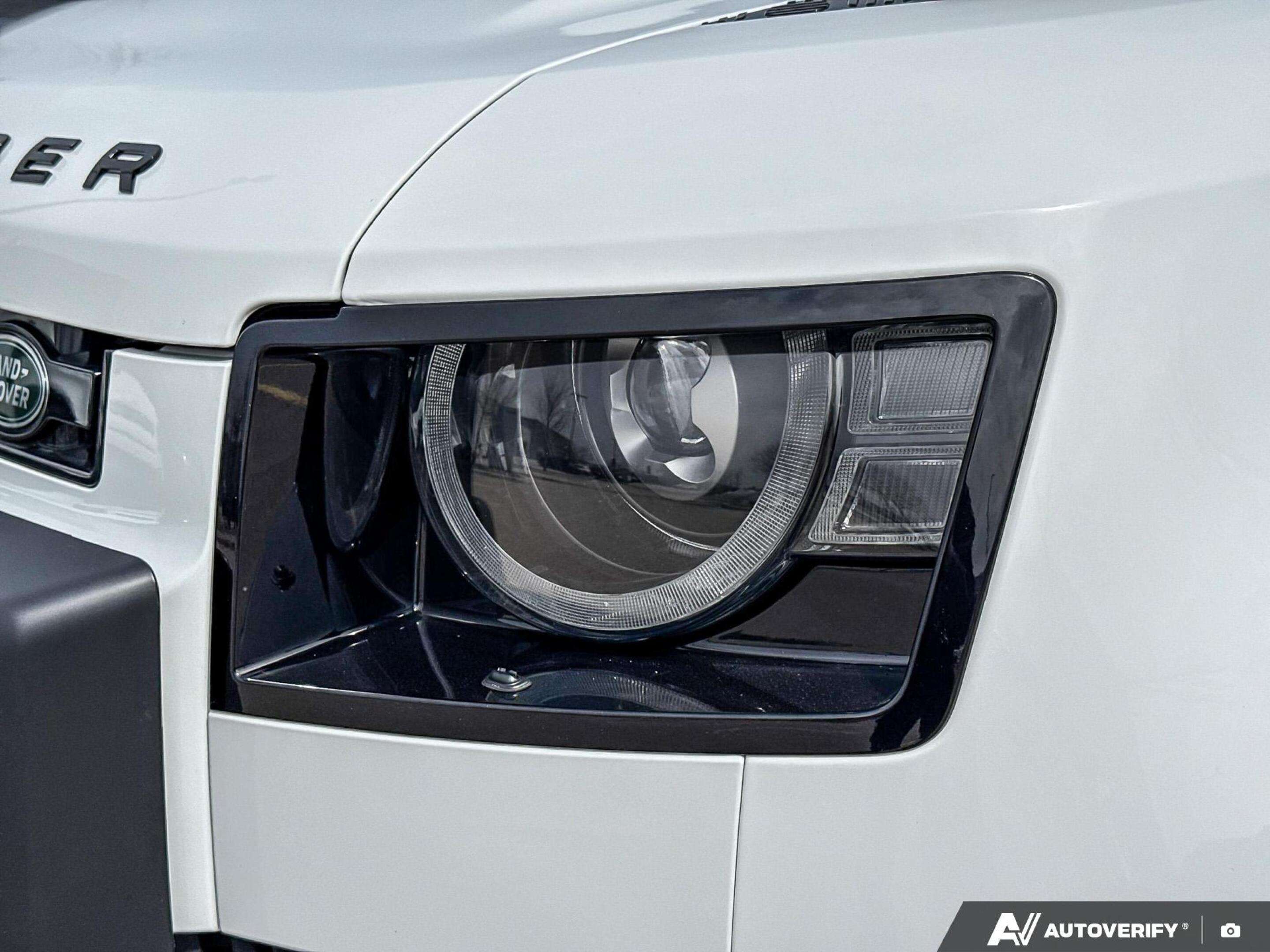 2023 Land Rover Defender 90 Rare Trophy Edition | Local thumb 9