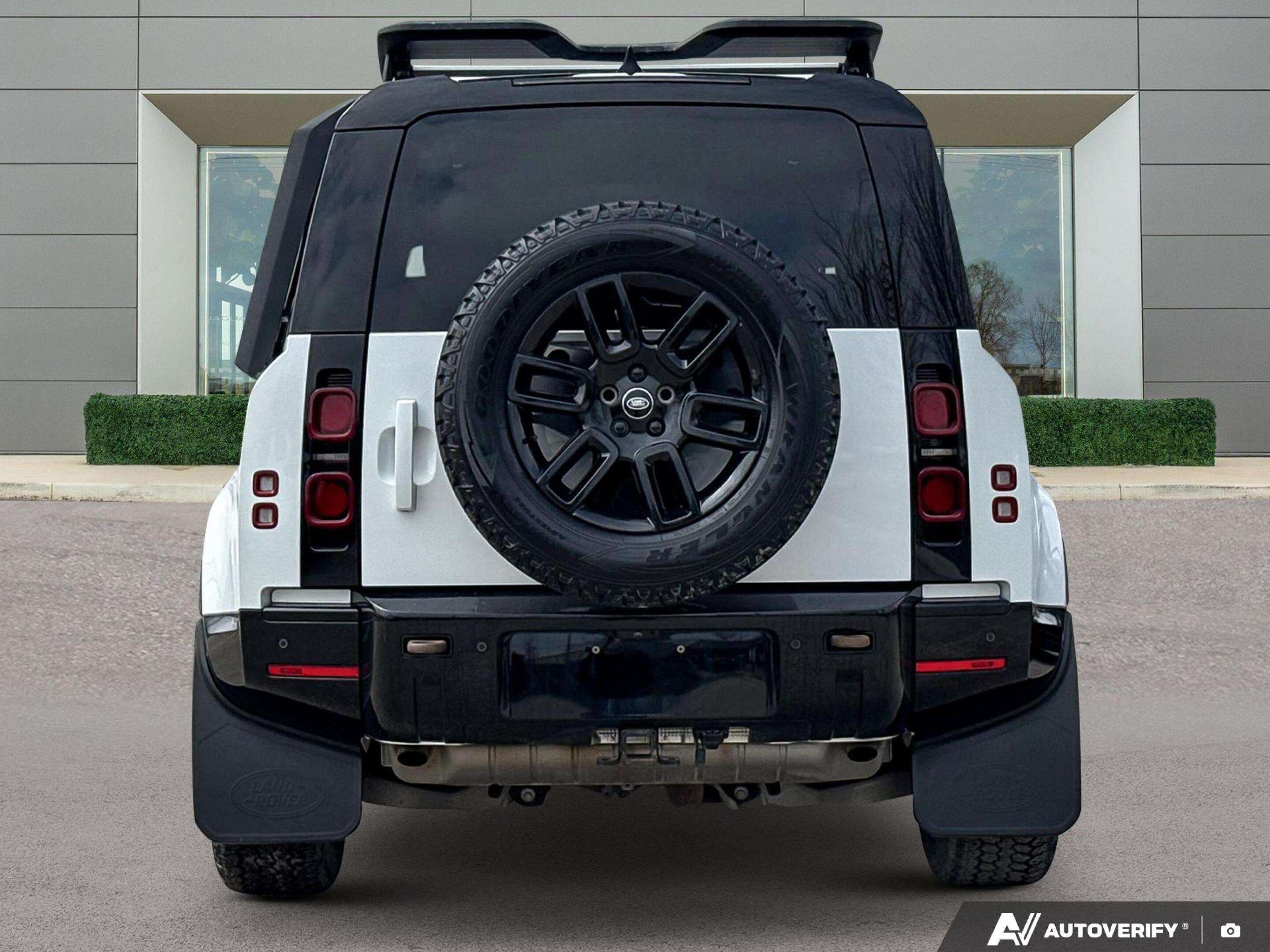 2023 Land Rover Defender 90 Rare Trophy Edition | Local thumb 6