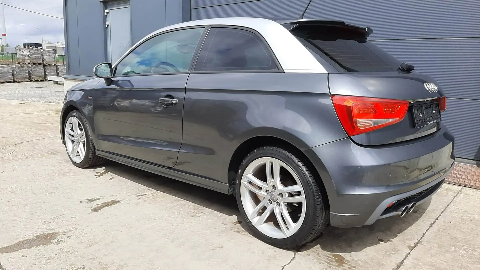 Audi A1 1.4 TFSI Ambition S line tronic Grau - 2