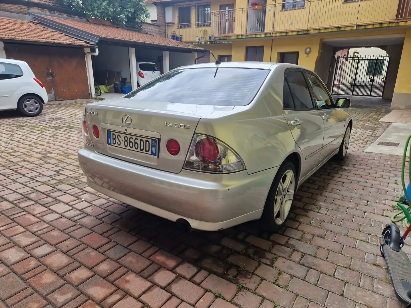 Lexus IS 200 Silber - 2