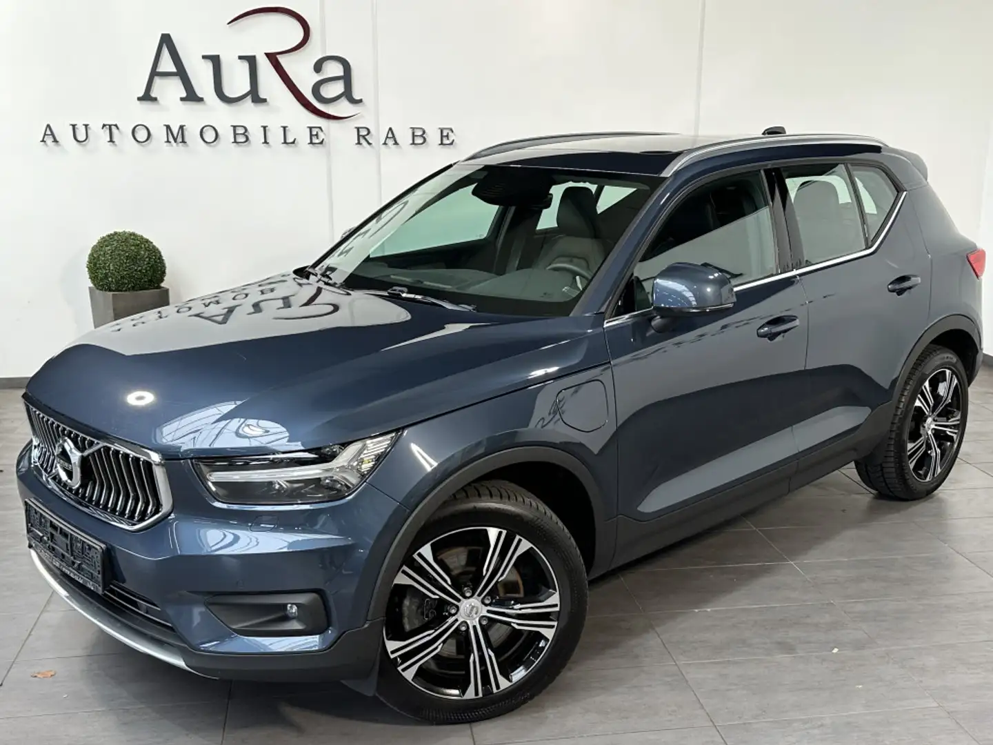 Volvo XC40 T4 Recharge Inscription NAV+LED+KAM+PANO+VC Blau - 1