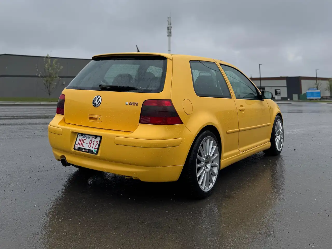 Volkswagen Golf GTI снимка Volkswagen Golf GTI