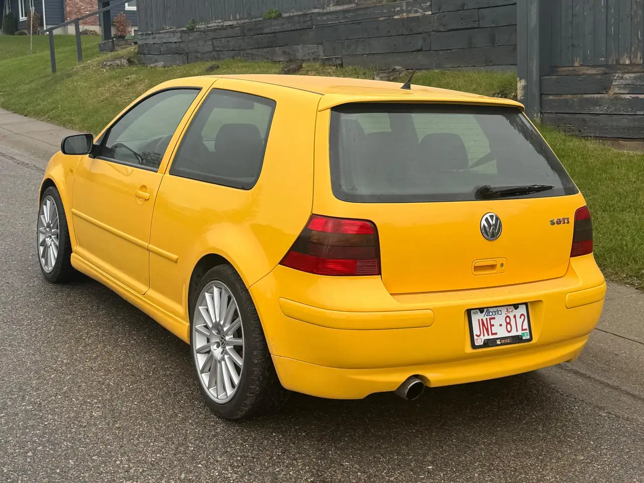 Volkswagen Golf GTI снимка Volkswagen Golf GTI