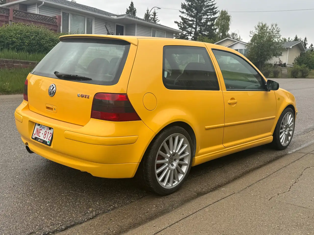 Volkswagen Golf GTI снимка Volkswagen Golf GTI