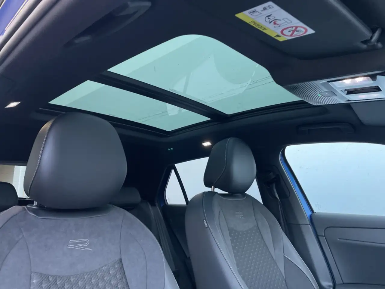 Volkswagen T-Roc R-Line 1.5 eTSI IQ.LIGHT/HUD/AHK/Pano/H&K 360°Kame 8