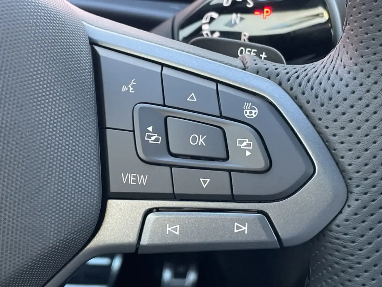 Volkswagen T-Roc R-Line 1.5 eTSI IQ.LIGHT/HUD/AHK/Pano/H&K 360°Kame 14