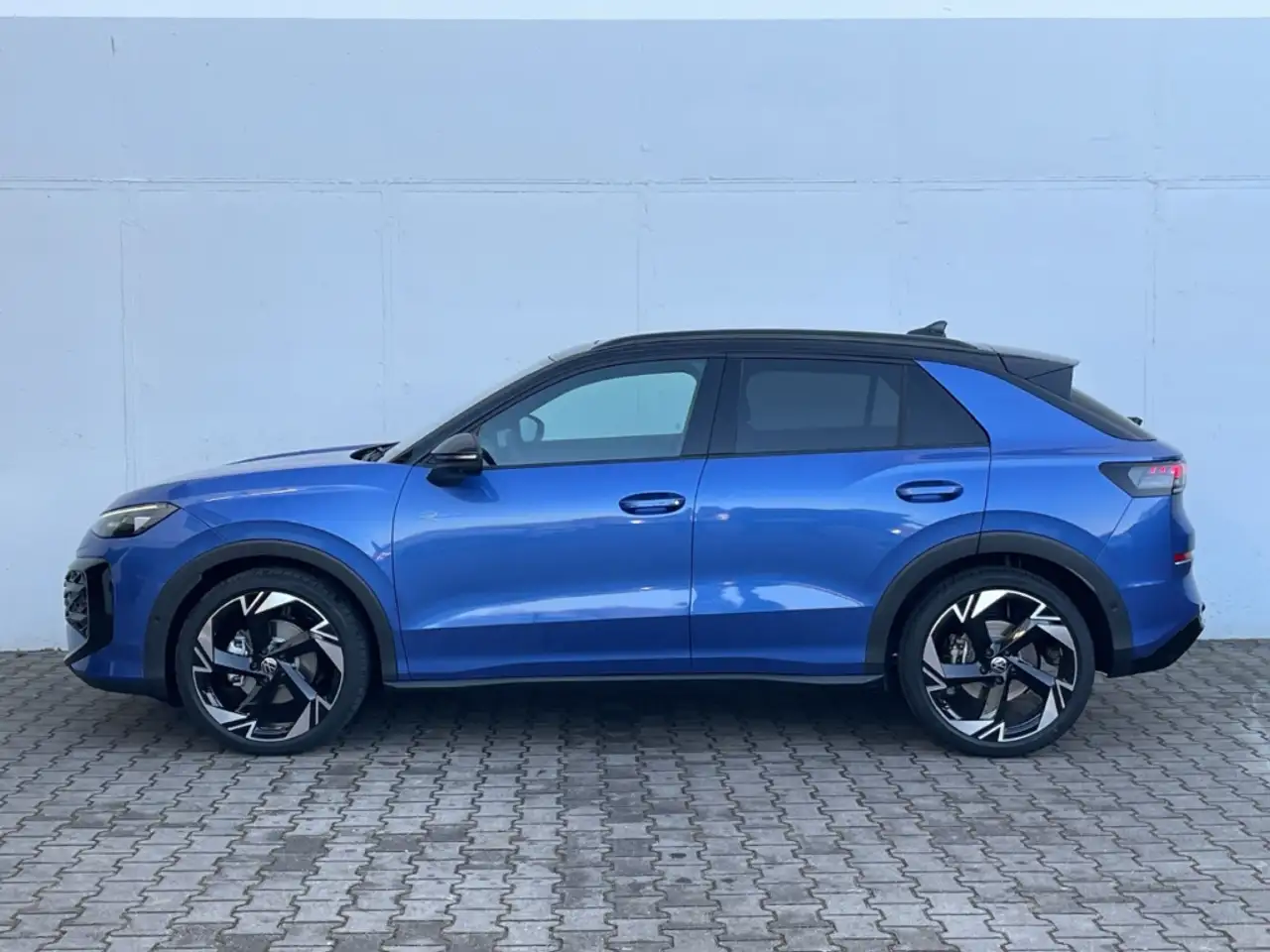 Volkswagen T-Roc R-Line 1.5 eTSI IQ.LIGHT/HUD/AHK/Pano/H&K 360°Kame 4