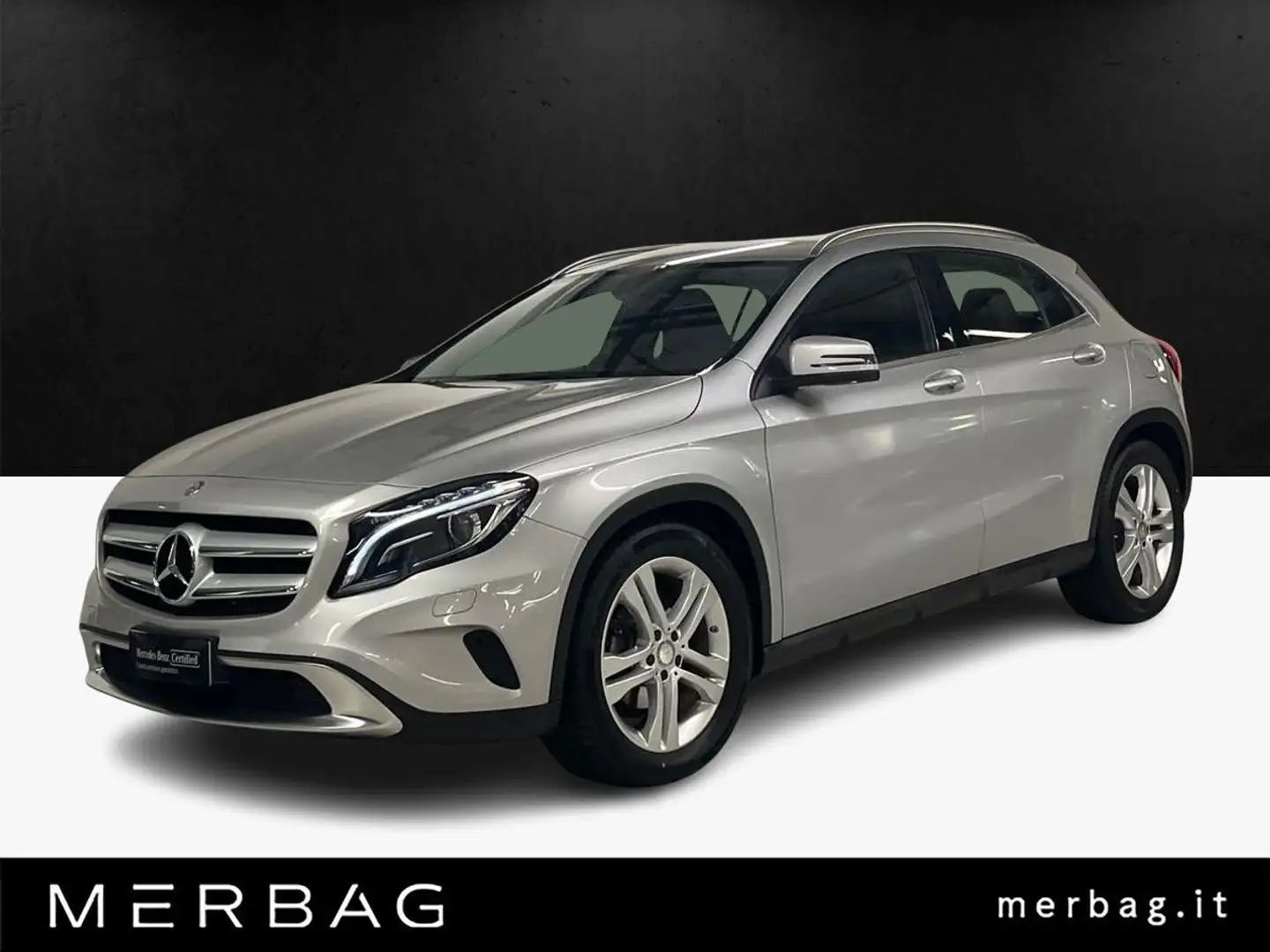 Mercedes-Benz GLA 220 d Automatic 4Matic Sport Stříbrná - 1