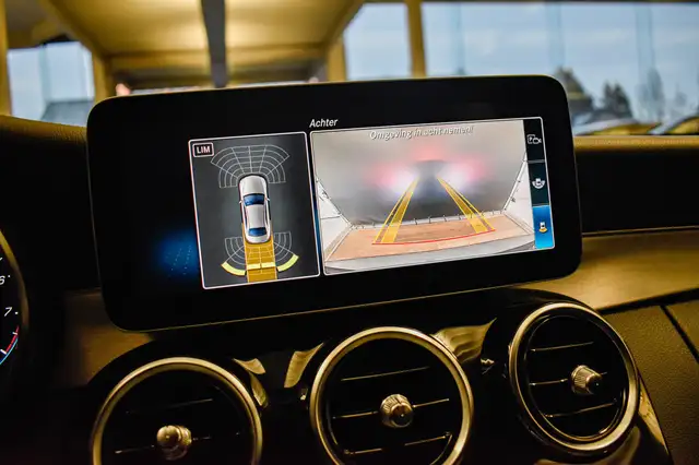 Mercedes-Benz C Class view 11