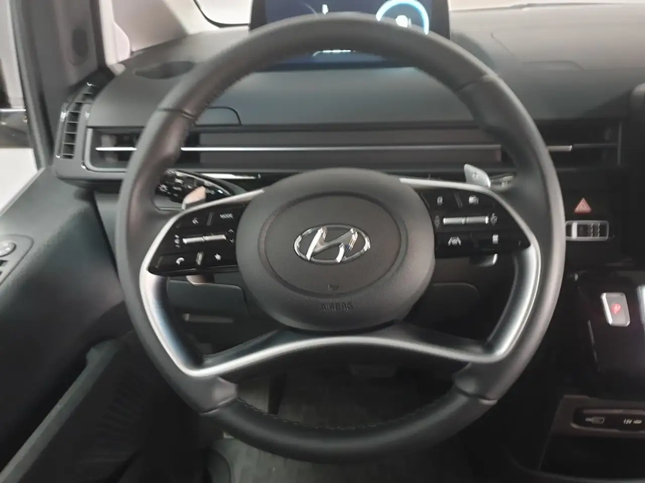 Hyundai STARIA 2.2 CRDi Feel 9S A8 14