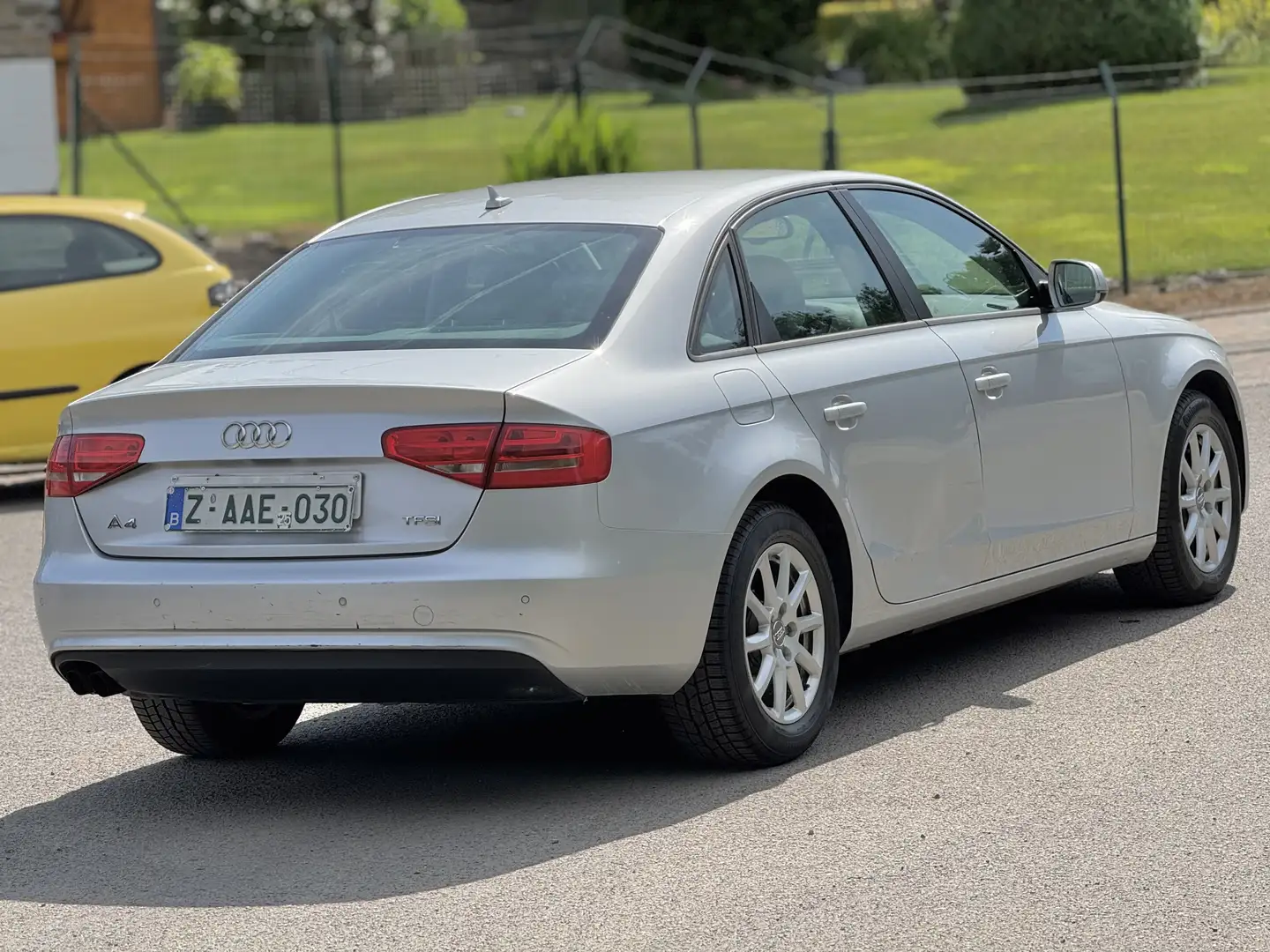 Audi A4 1.8 TFSI Gps ClimAuto Siege Chauffante Jantes Gris - 2