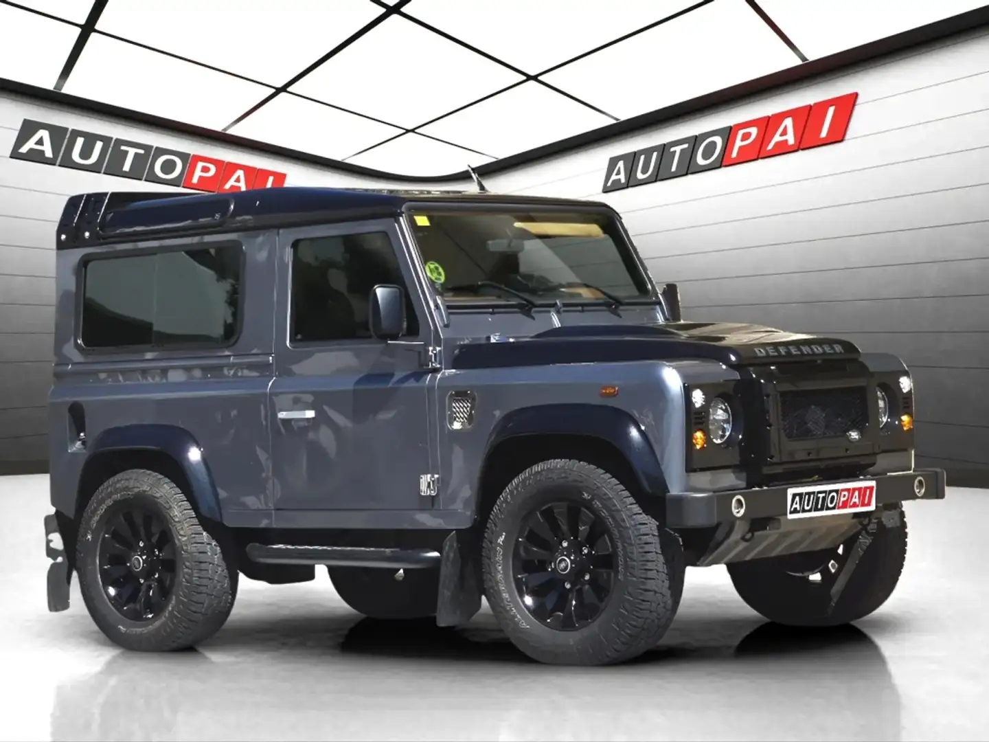 Land Rover Defender 90 SW SE Gris - 2