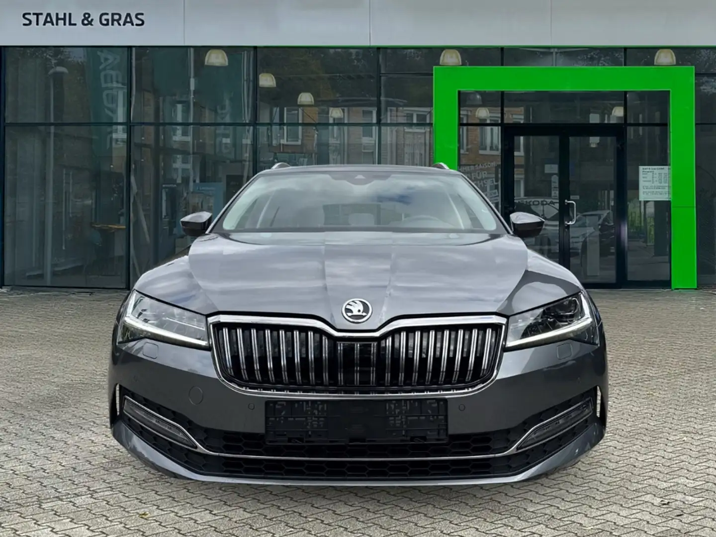 Skoda Superb Combi Style 2.0 TDI DSG Digitales Cockpit Memory S Grau - 2