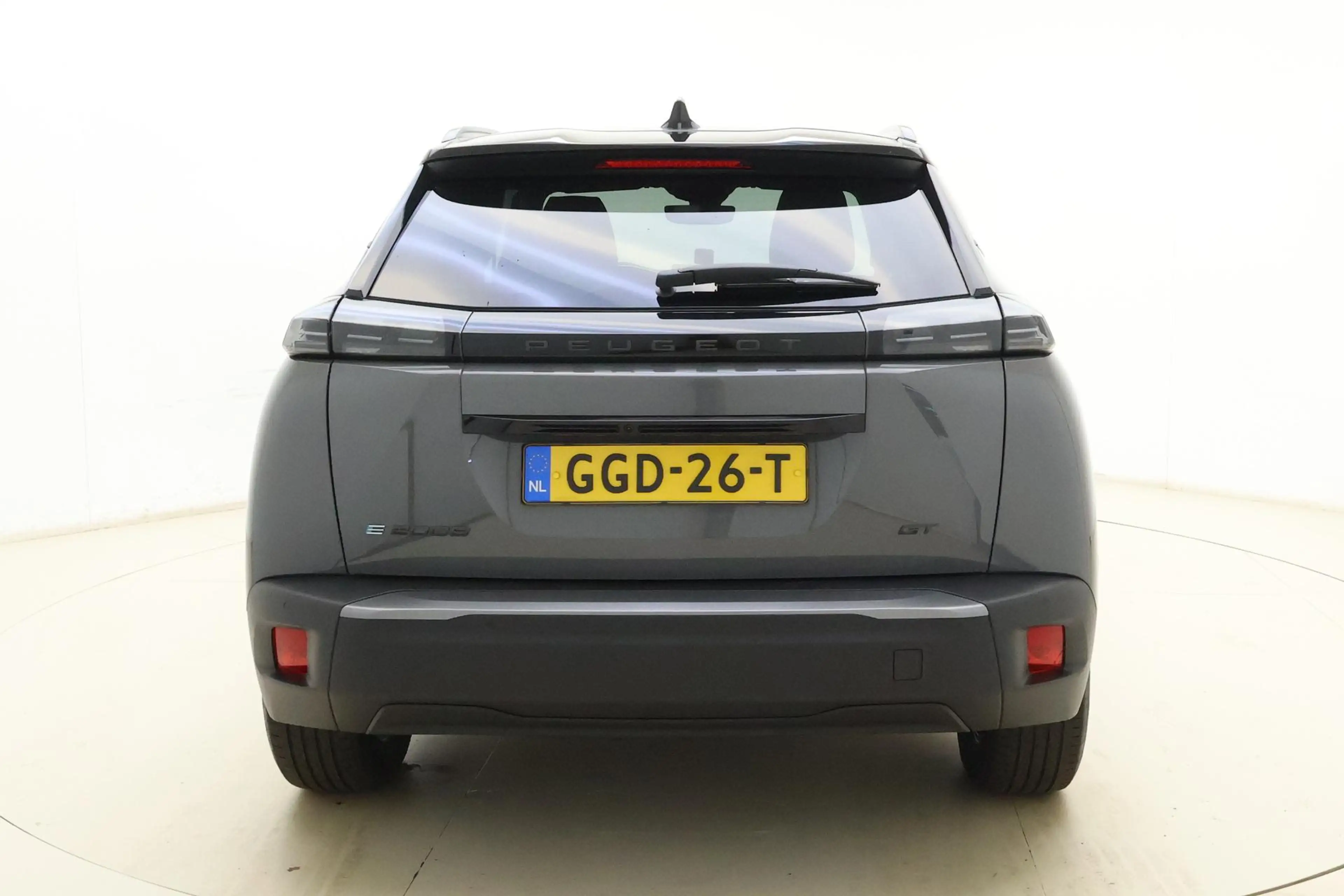 Peugeot e-2008 EV GT 54 kWh | Achteruitrijcamera | Dakrails | Cru — photo 11