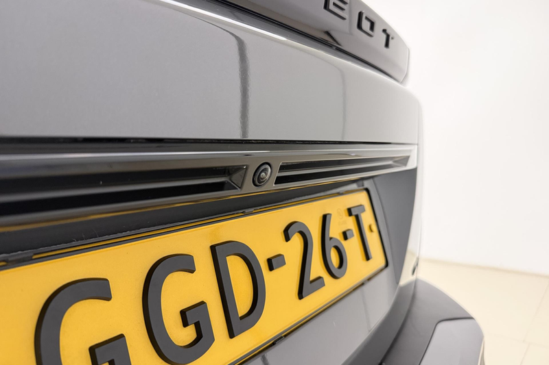 Peugeot e-2008 EV GT 54 kWh | Achteruitrijcamera | Dakrails | Cru — photo 3