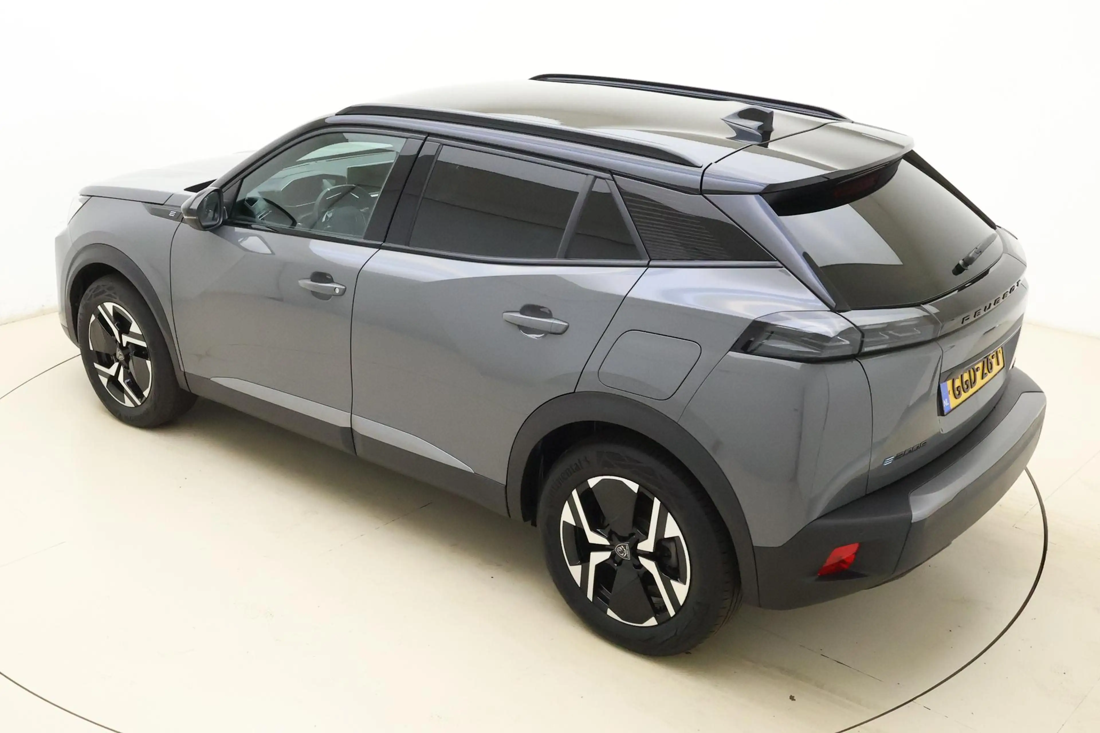 Peugeot e-2008 EV GT 54 kWh | Achteruitrijcamera | Dakrails | Cru — photo 4