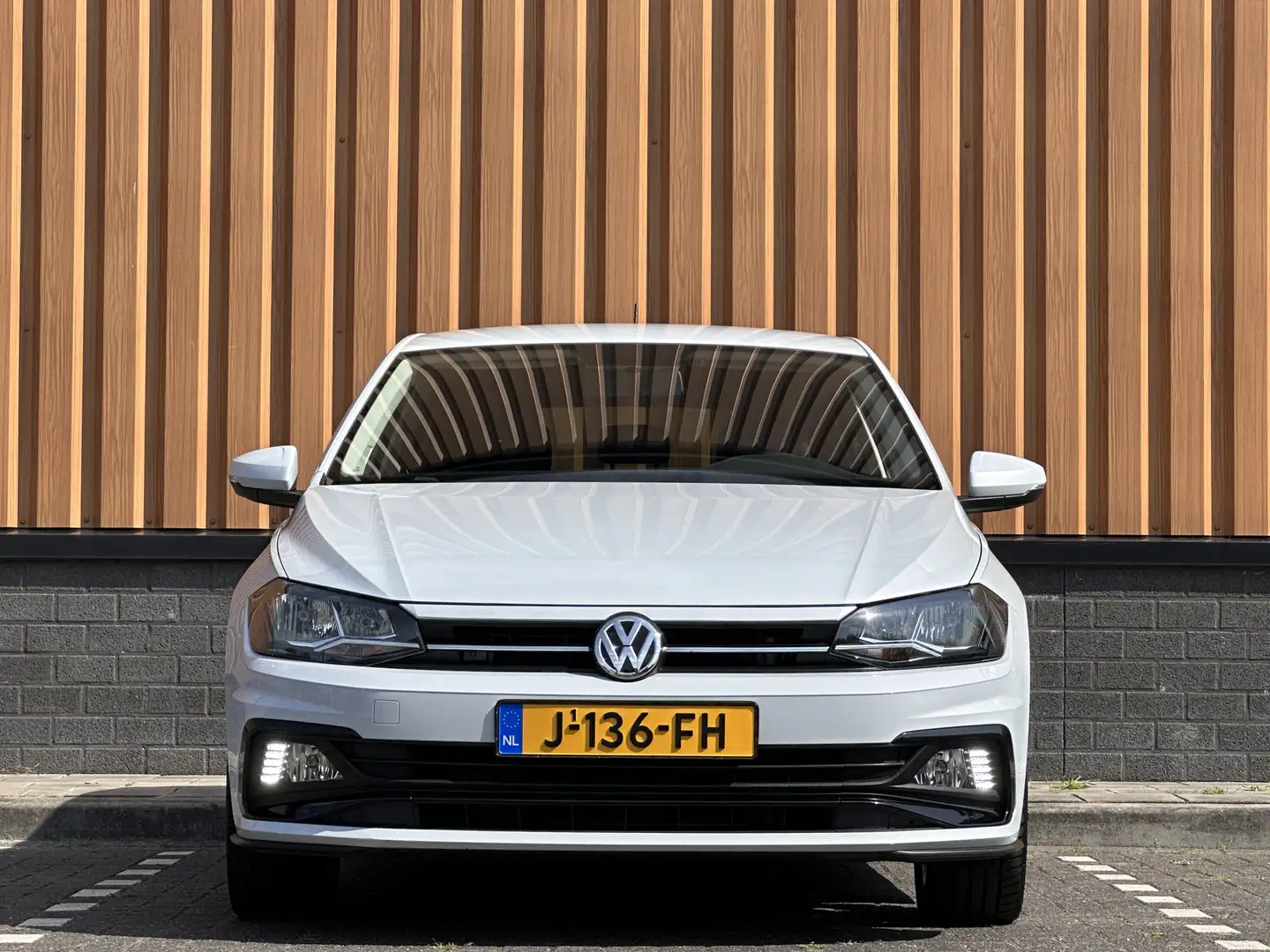 Volkswagen Polo 1.0 TSI Comfortline | Cruise Control | Apple Carpl Wit - 2