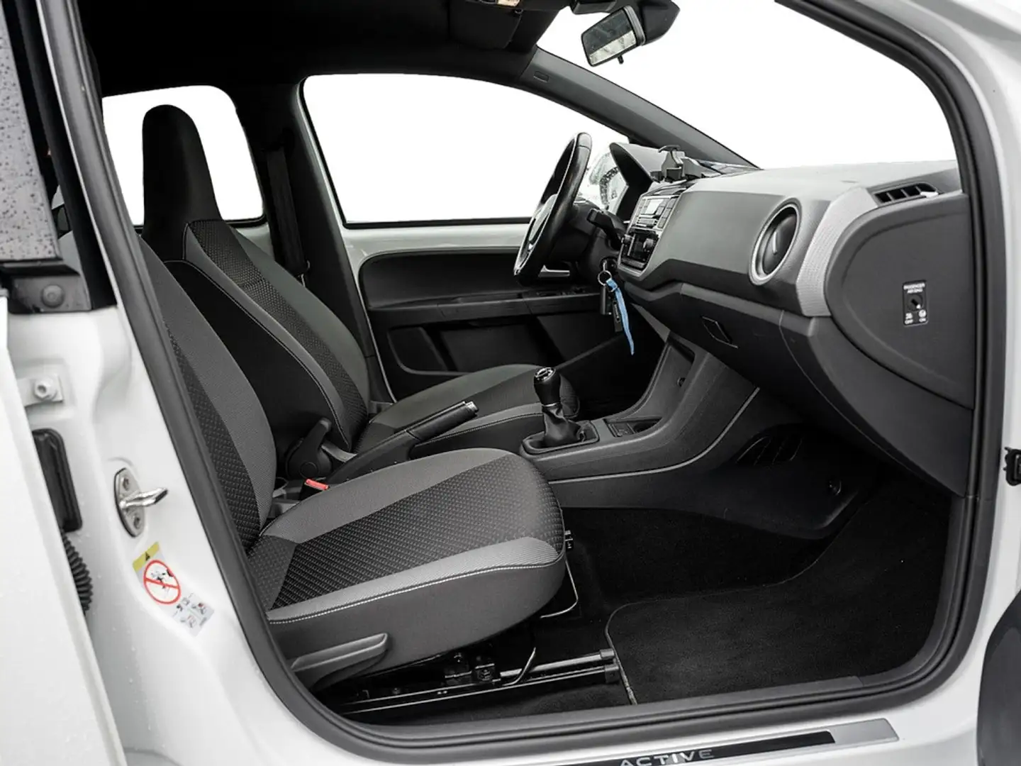 Volkswagen up! 1.0 Active Clima Alu SHZ MFL DAB+ BT Weiß - 2