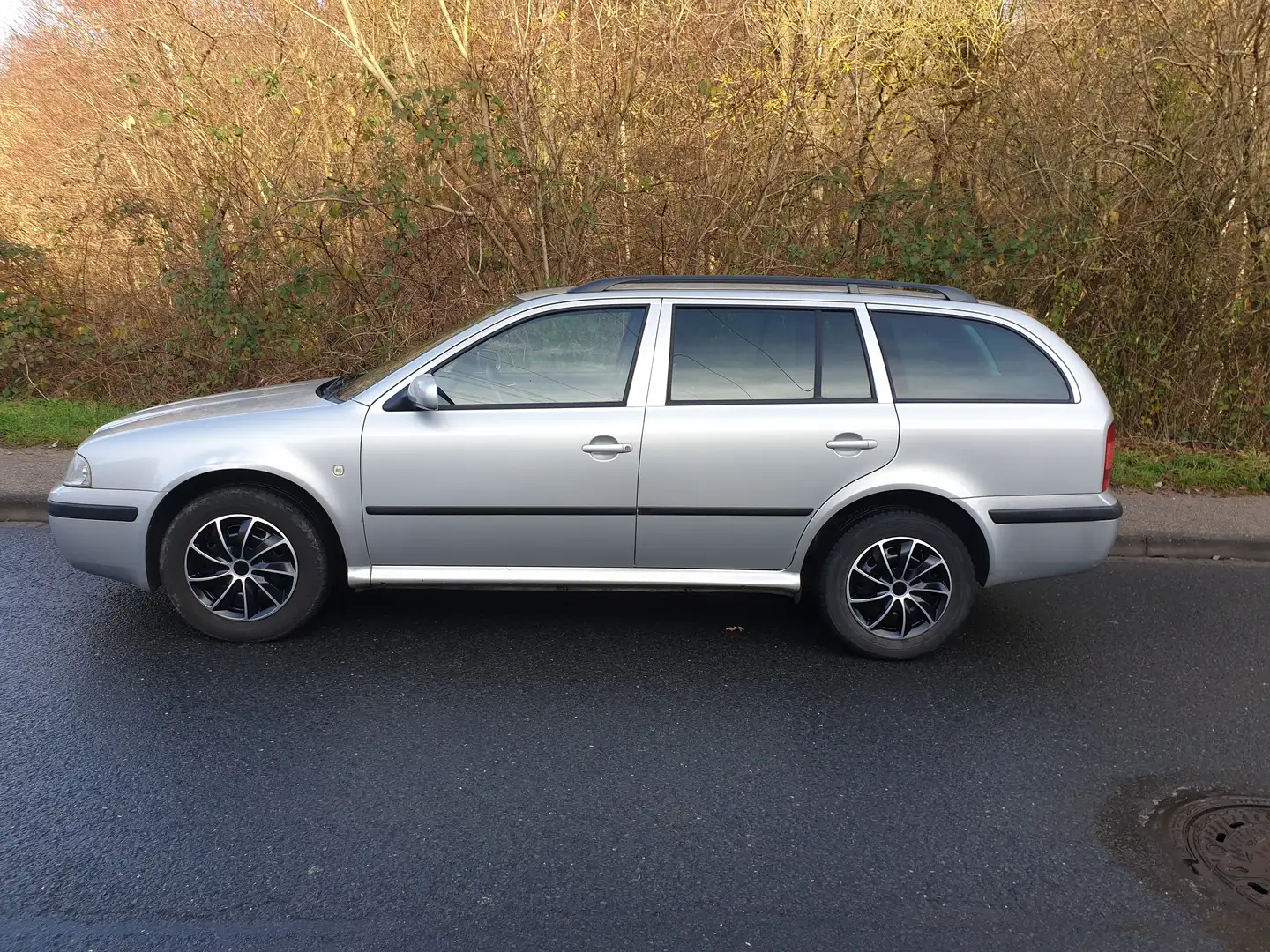 Skoda Octavia Octavia Combi 1.6 Combi Ambiente Silber - 2