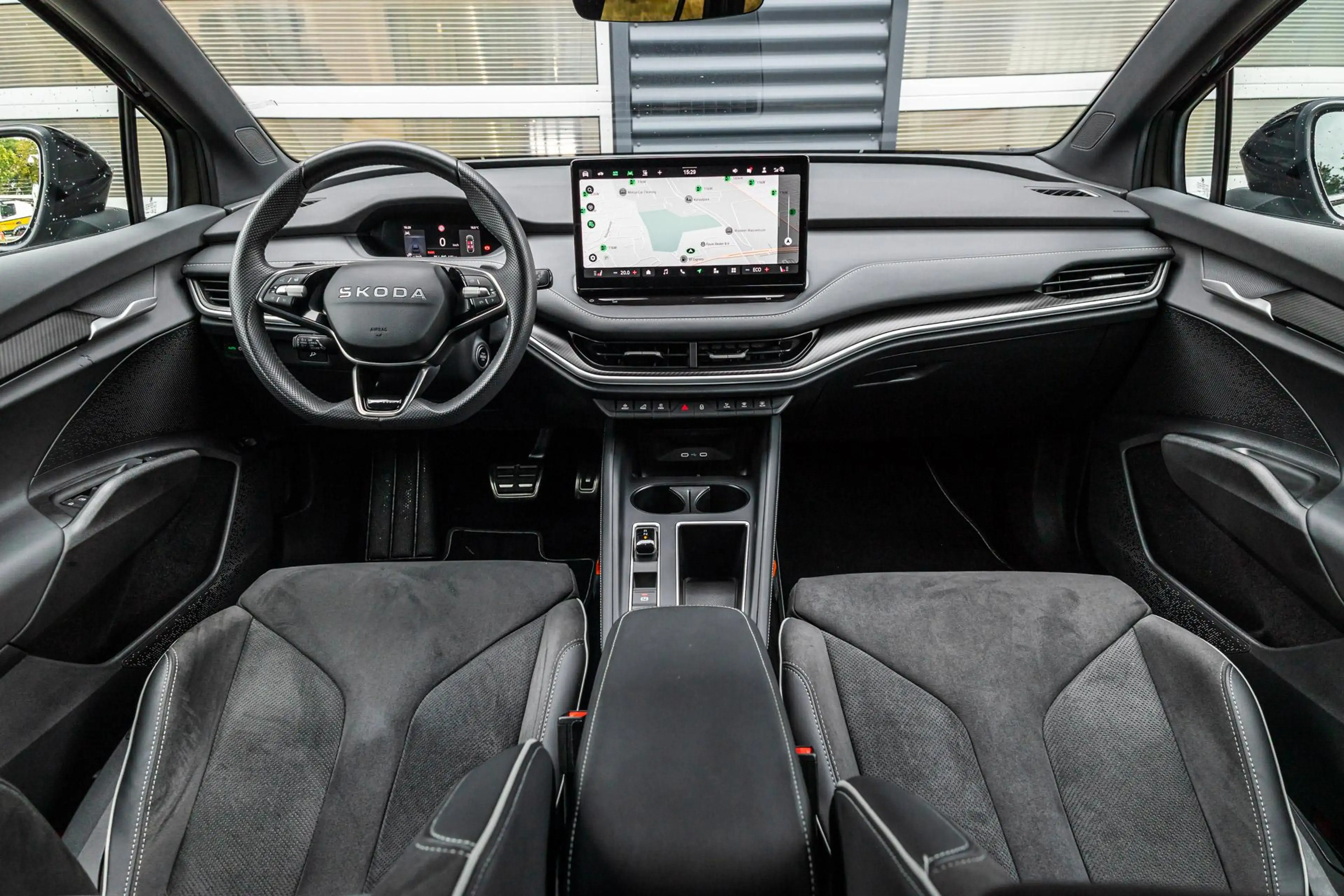Skoda Enyaq 85 Sportline 286pk | Panoramadak | Stoelverwarming — photo 5