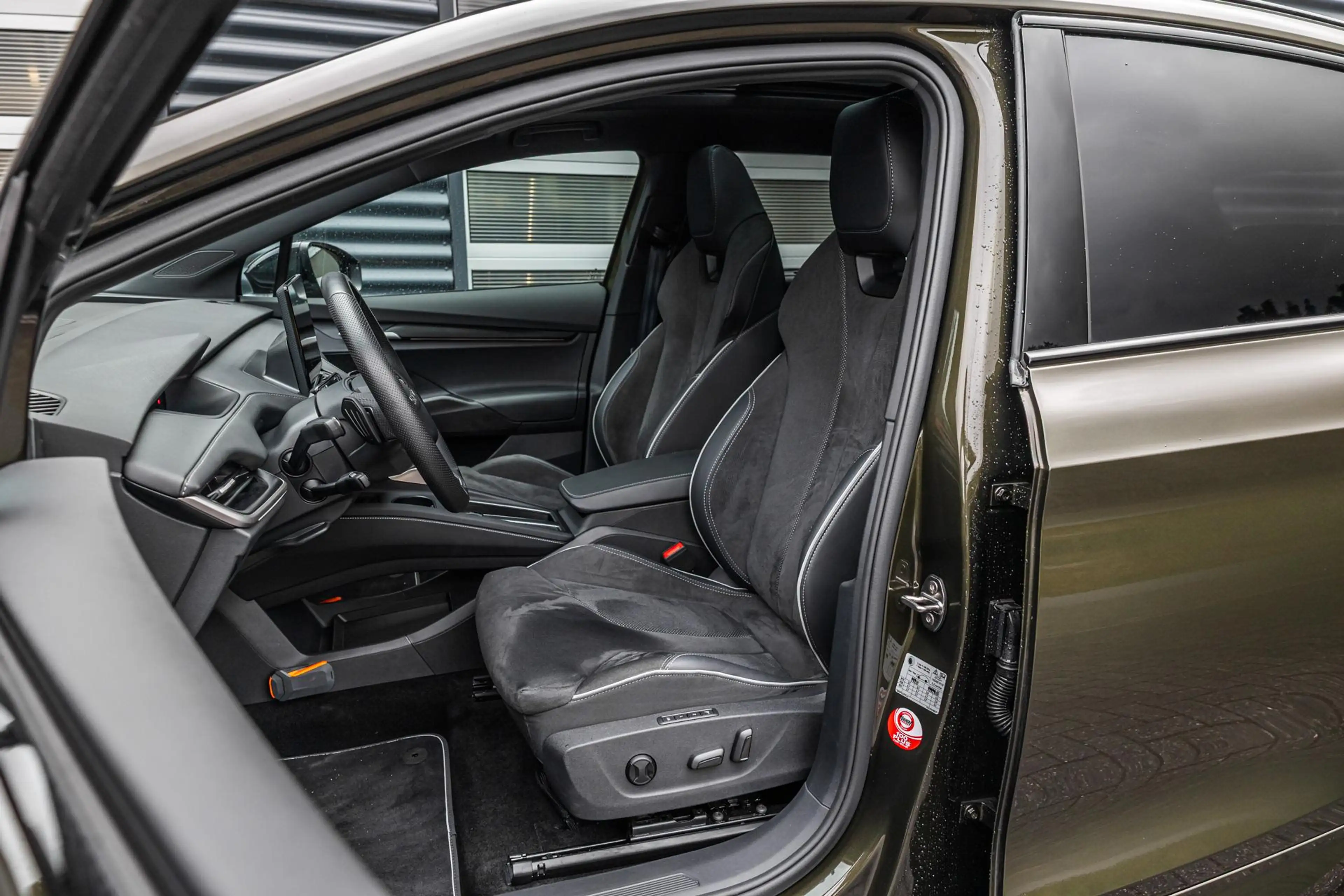 Skoda Enyaq 85 Sportline 286pk | Panoramadak | Stoelverwarming — photo 4