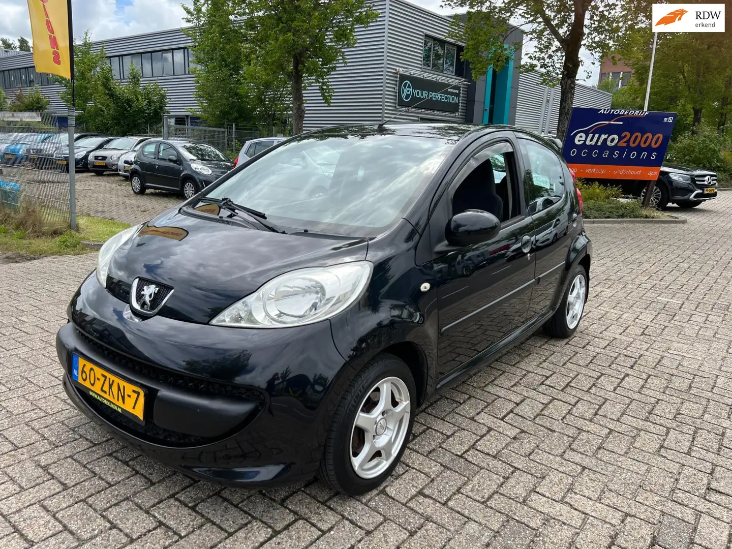 Peugeot 107 1.0-12V XR - 5 DEURS - ZWART - ZONDAG OPEN ! Zwart - 1