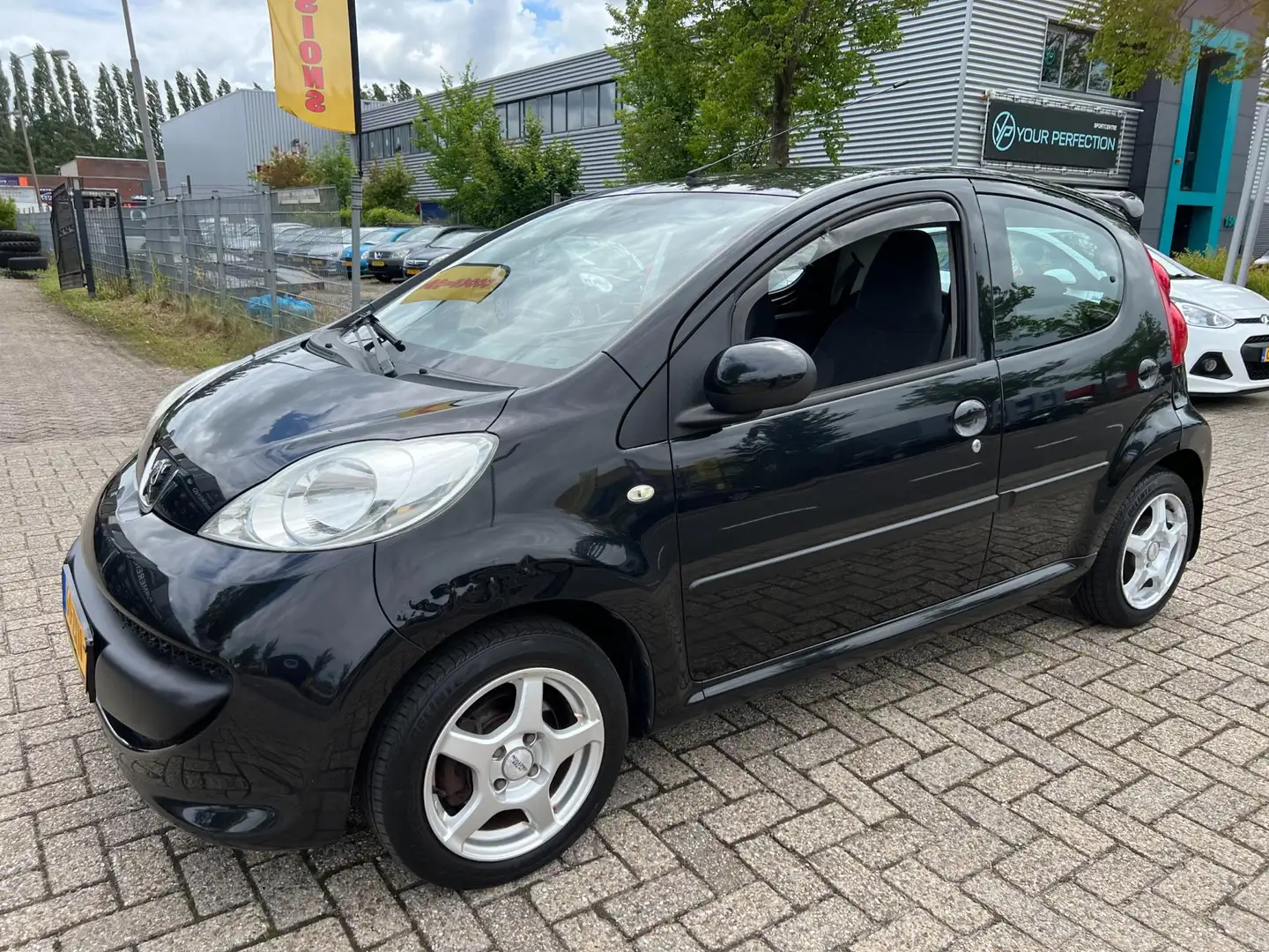 Peugeot 107 1.0-12V XR - 5 DEURS - ZWART - ZONDAG OPEN ! Zwart - 2