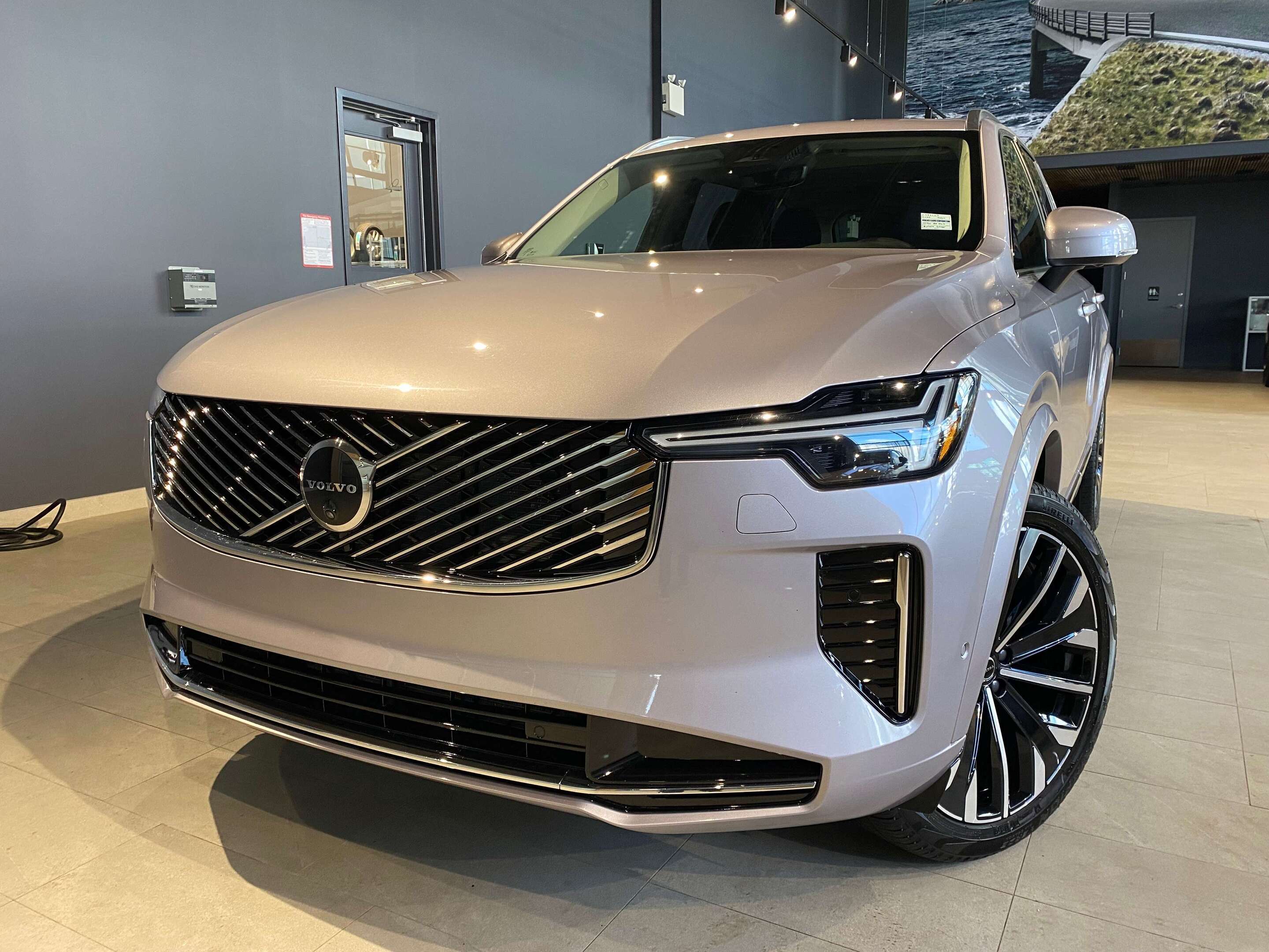 2026 Volvo XC90 B6 AWD Plus Bright Theme 7-Seater