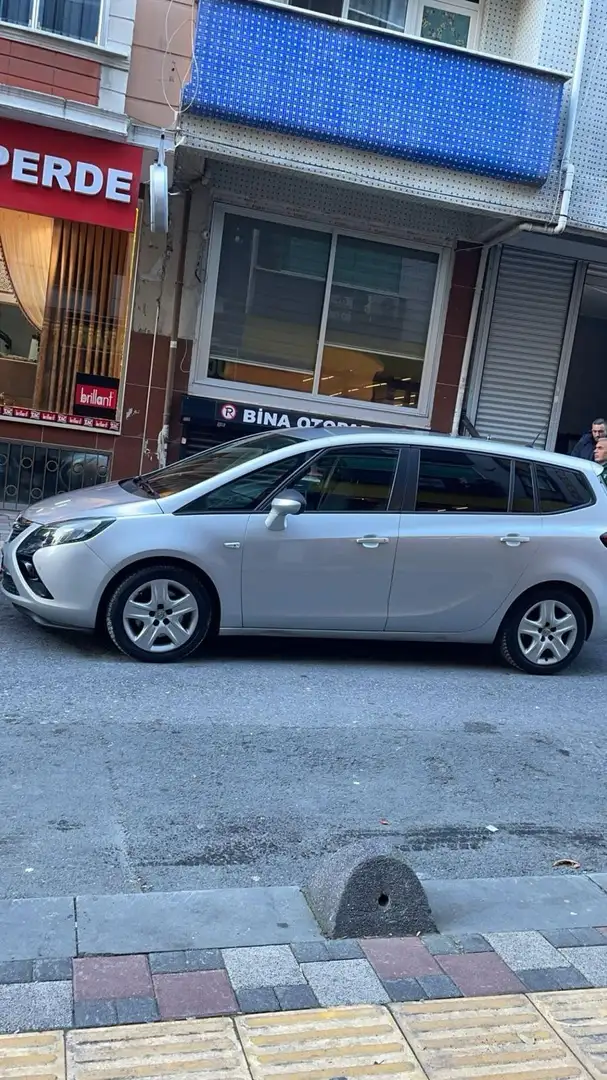 Opel Zafira Tourer 2.0 CDTI Automatik Active - 1