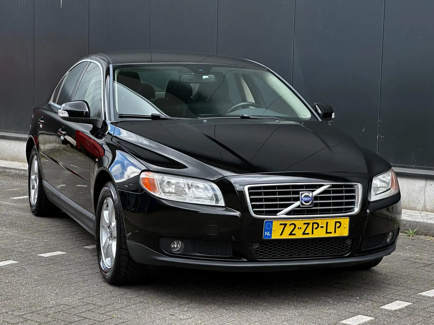 Volvo S80 2.5 T Kinetic NAVI/6-BAK/CRUISE | KEURIG ONDERHOUD Zwart - 2