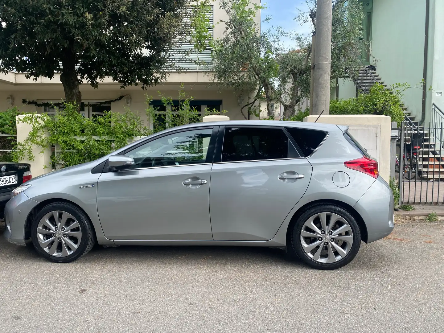 Toyota Auris Auris 5p 1.8 hsd Lounge Argento - 1