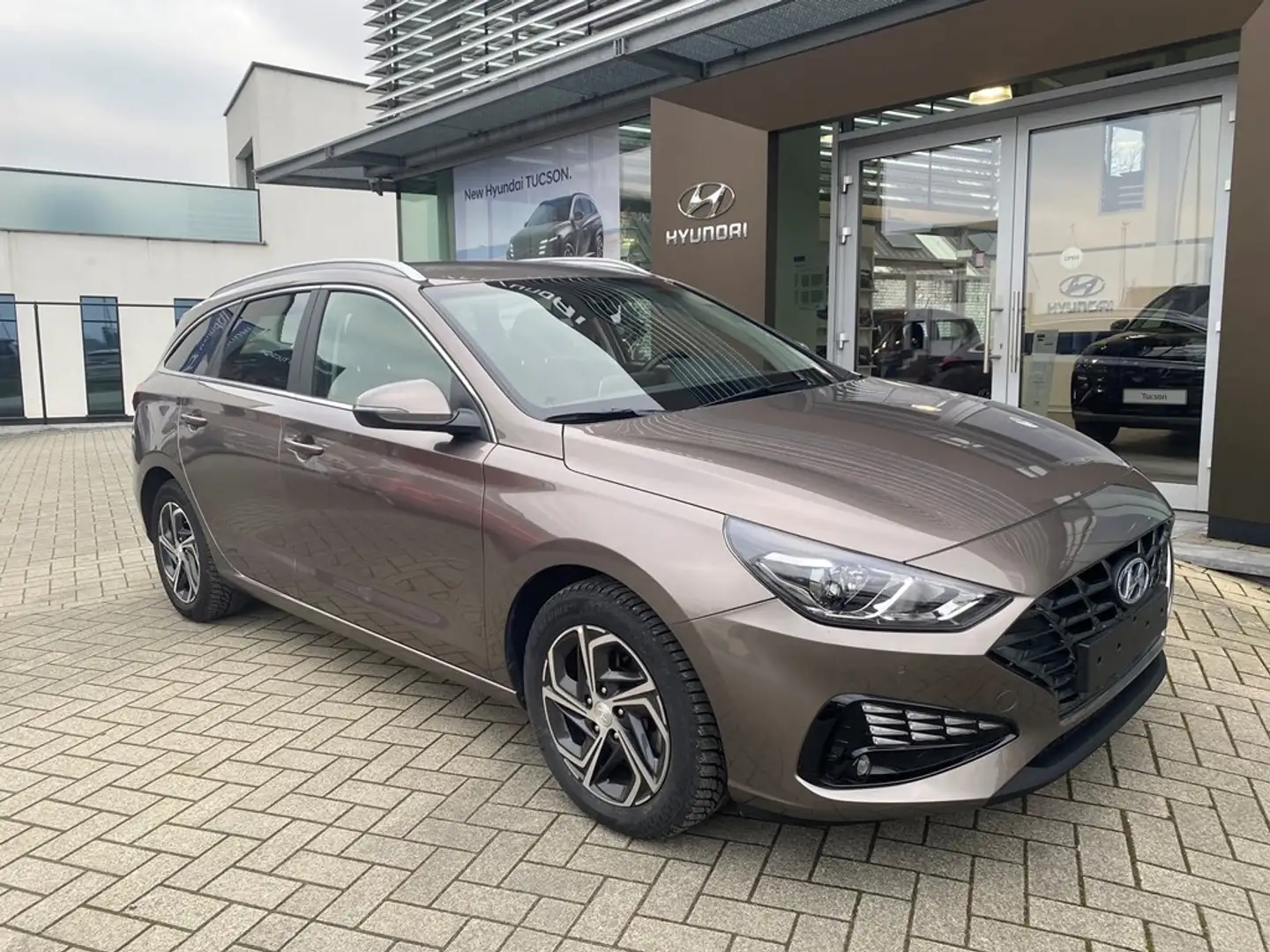 Hyundai i30 1.0 benzine 120pk Automatic FAMILY Bronze - 1