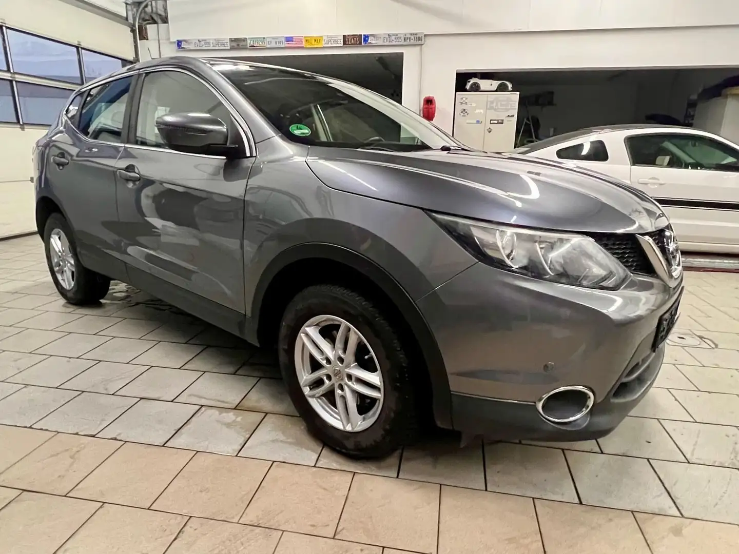 Nissan Qashqai Acenta 1,2 AHK Grau - 2