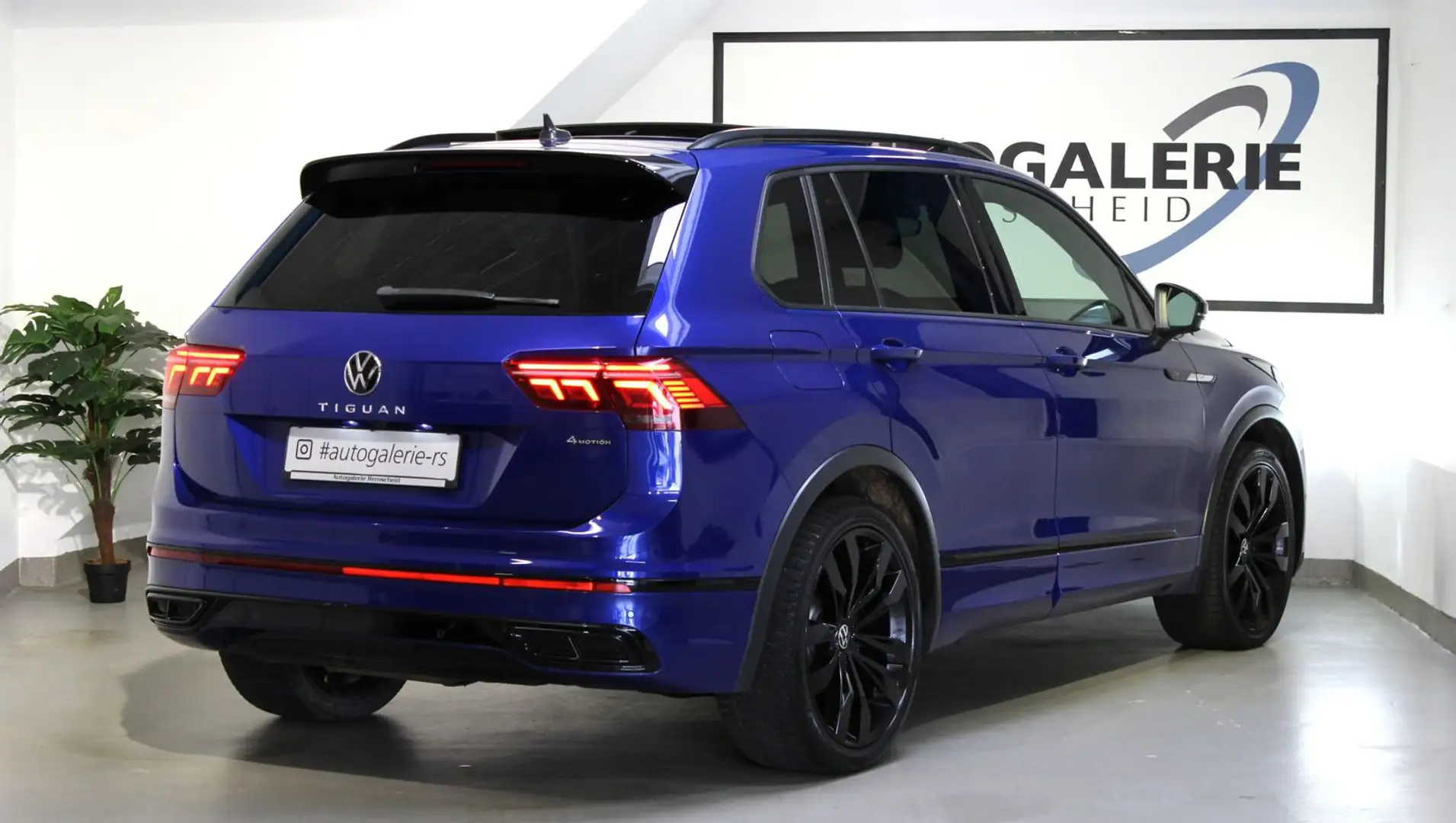 Volkswagen Tiguan DSG 4M*R LINE*BLACK*PANO*IQ*STHZ*360*AHK* Bleu - 2