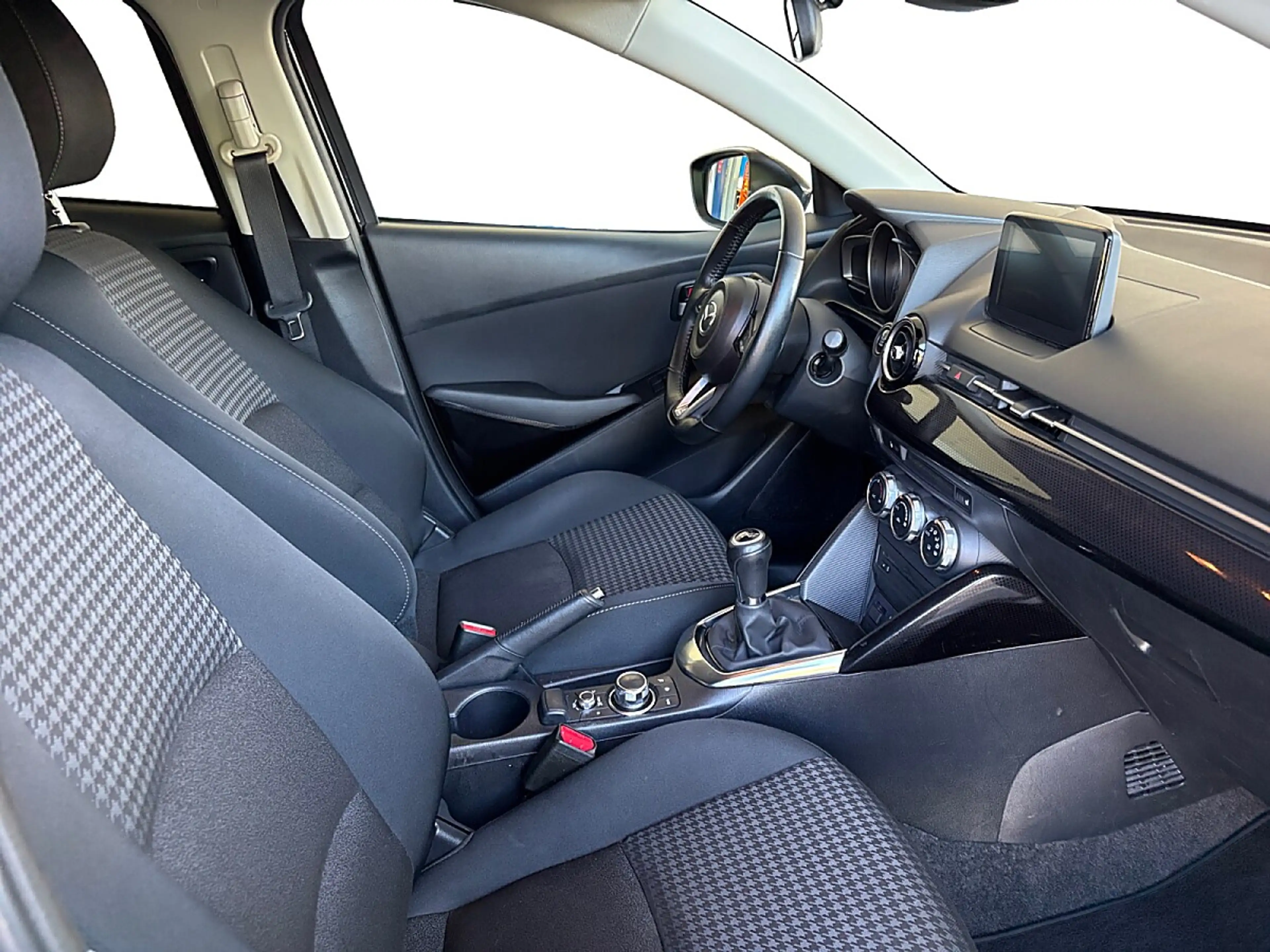 Mazda 2 Mazda2 G75 Takumi — photo 15