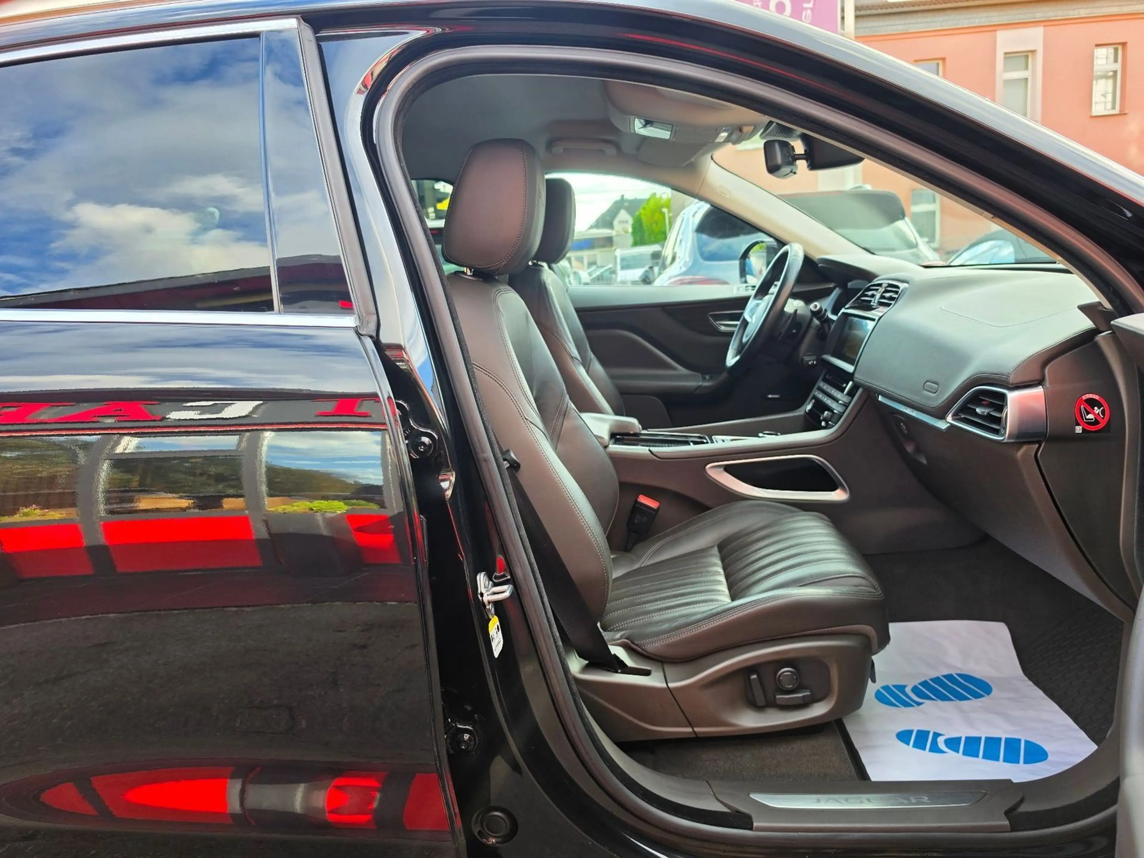 Jaguar F-Pace 30d AWD Portfolio Aut./Leder| — photo 10