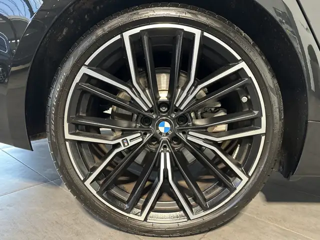 BMW 5 Series view 3