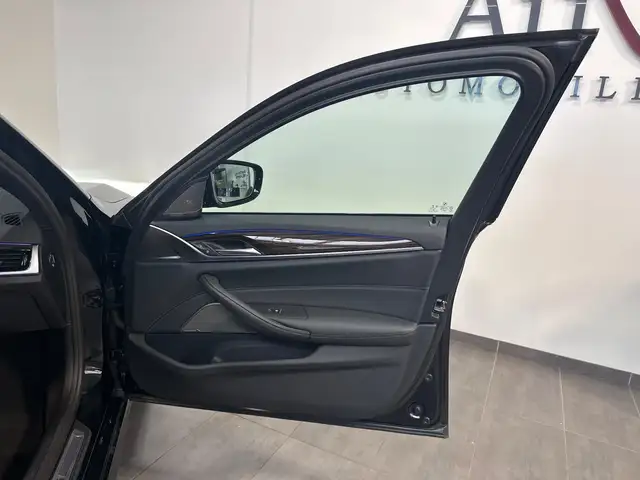 BMW 5 Series view 7