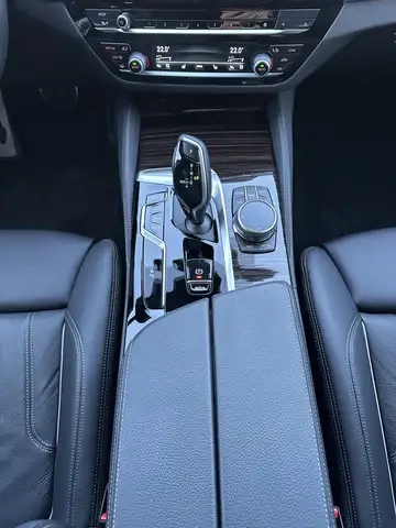 BMW 5 Series view 19