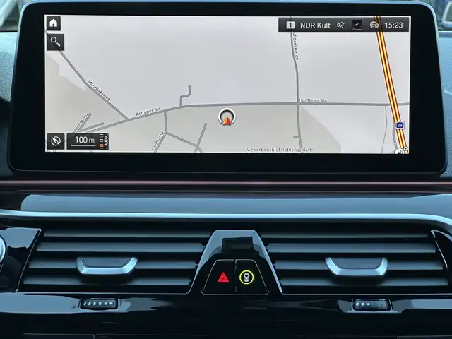 BMW 5 Series view 20