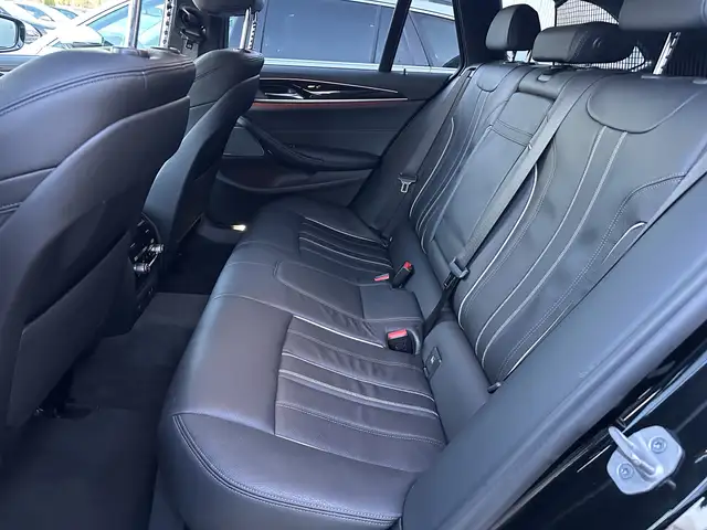 BMW 5 Series view 14